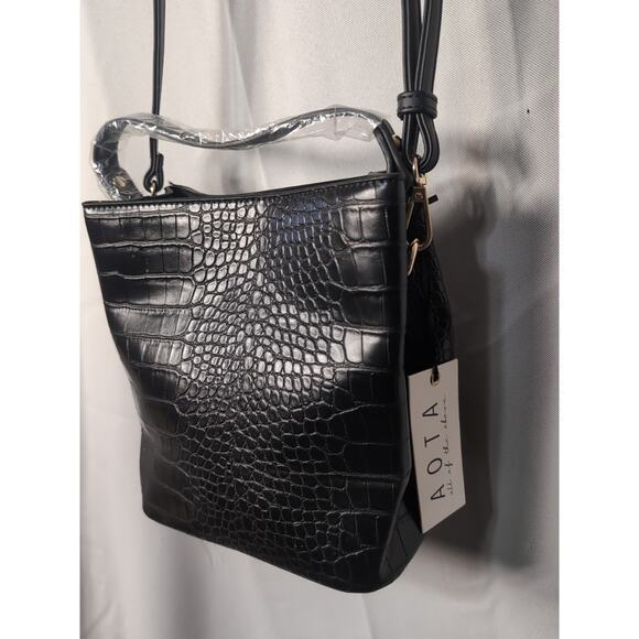 AOTA Elena Vegan Croc-Embossed Leather Crossbody Strap Bucket Bag Black NWT - Picture 2 of 5